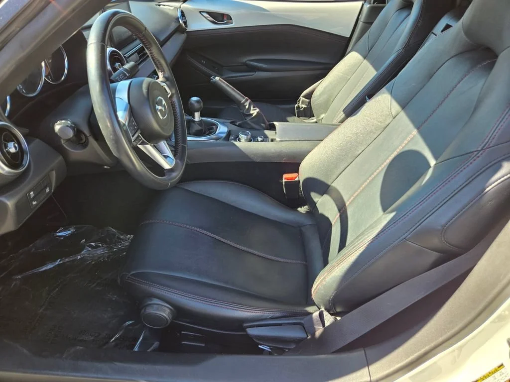 Used 2018 Snowflake White P Mazda Grand Touring image 16