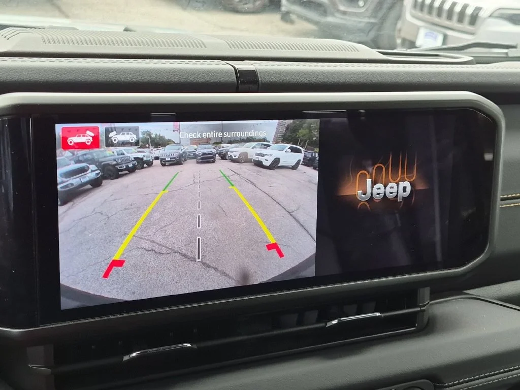 Used 2024  Jeep Sahara 4xe image 19