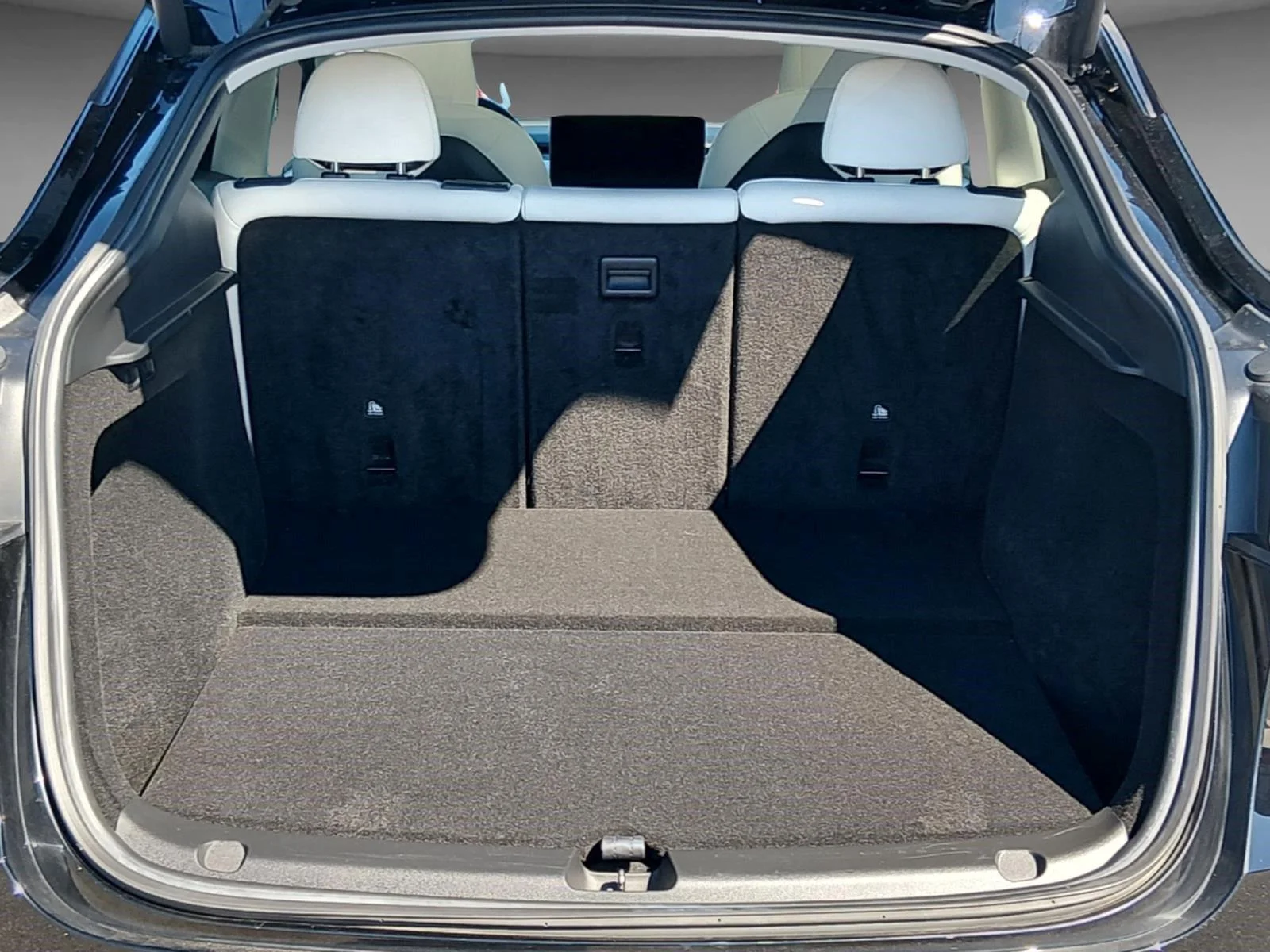 Used 2023  Tesla Long Range image 22