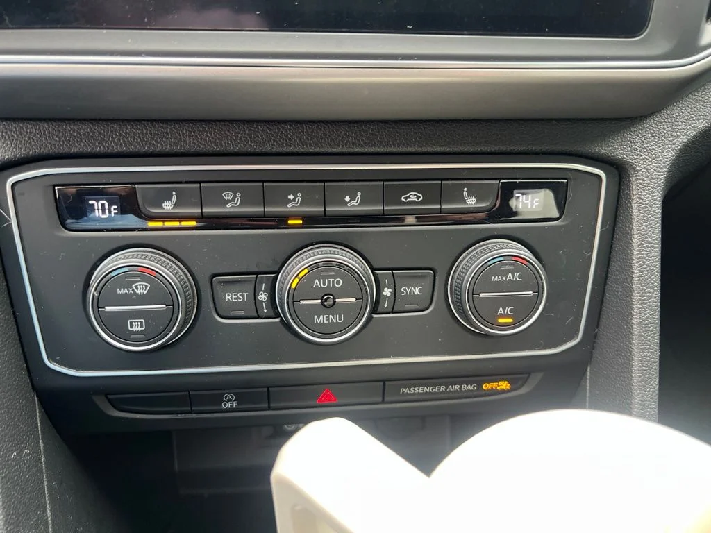 Used 2019 Gray Volkswagen 2.0T SE image 27