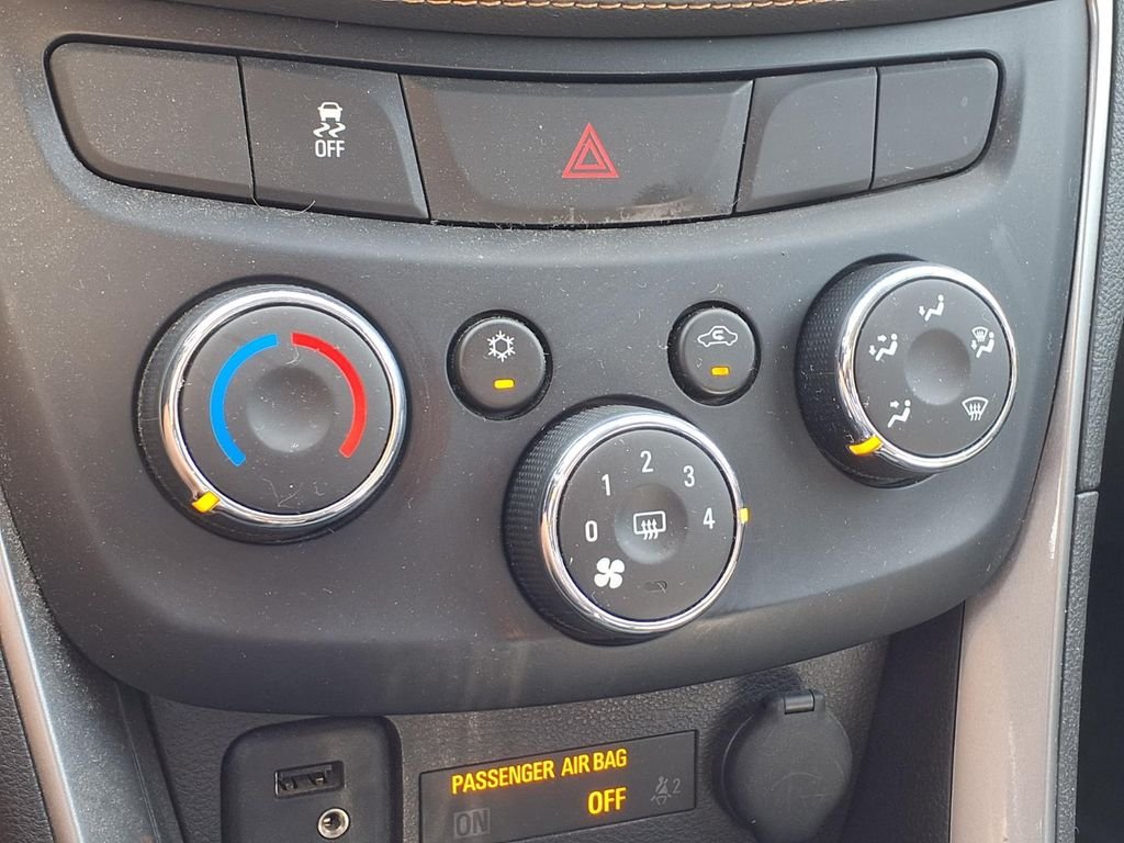 Used 2019 White Chevrolet LS image 27