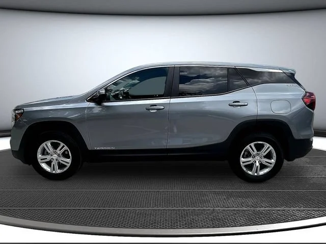 Certified Used 2024 Sterling Metallic GMC SLE image 4