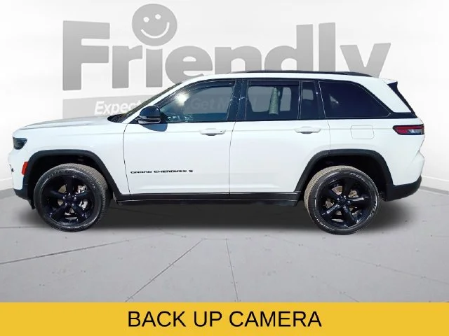 Used 2024 White Jeep Altitude image 8