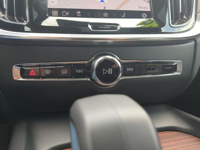 Used 2025 Silver Volvo  image 27