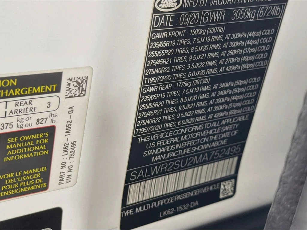 Used 2021 White Land Rover HSE Silver Edition image 34