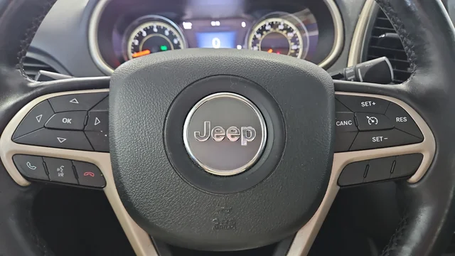 Used 2014 Brilliant Black Crystal Pearlcoat Jeep Limited image 16