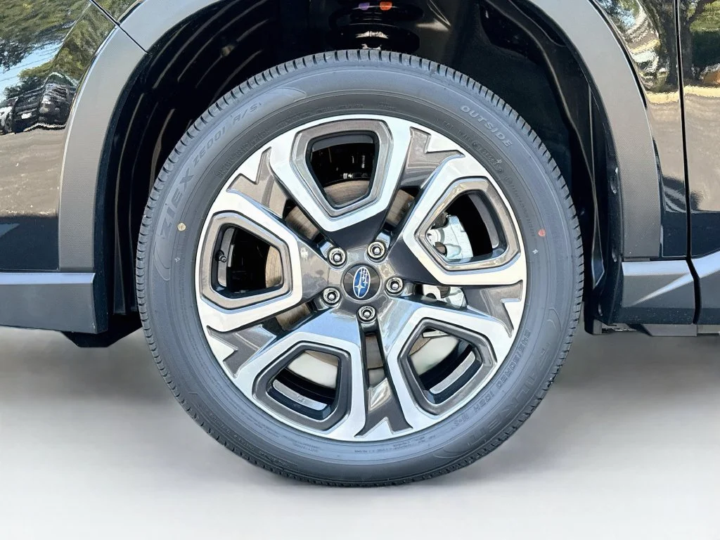 New 2026 CRYSTAL BLACK SILICA Subaru Limited 7-Passenger image 44