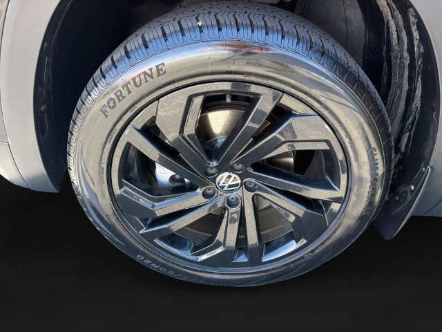 Used 2022  Volkswagen 3.6L V6 SE w/Technology image 11