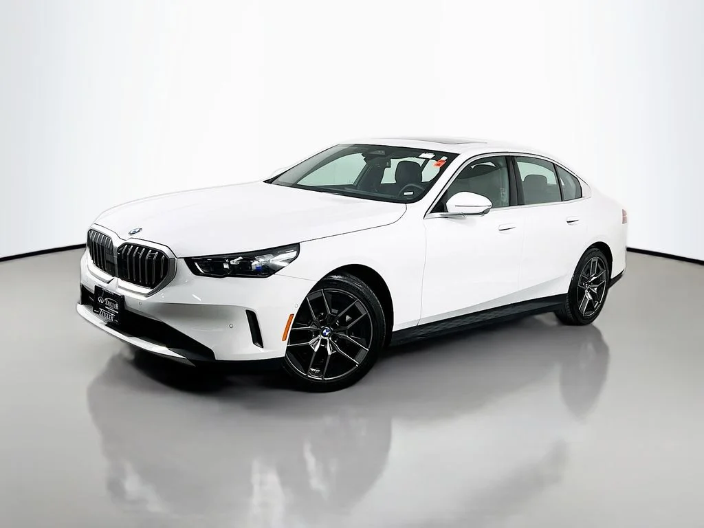 Used 2026 White BMW 530i xDrive image 3