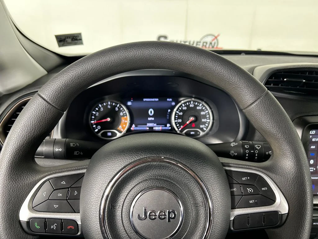 Used 2023 Black Jeep Latitude image 13
