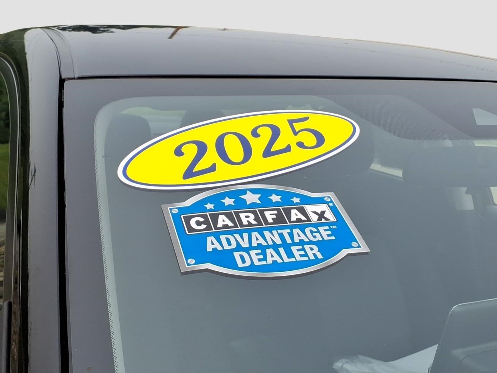 Used 2025 Super Black Kh3 Nissan SV image 9