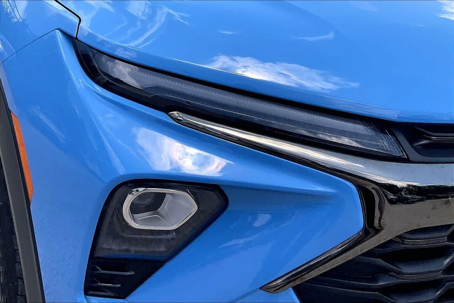Used 2024 Fountain Blue Chevrolet ACTIV image 28