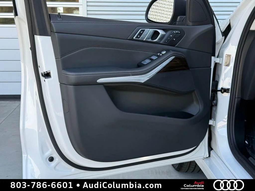 Used 2023 White BMW xDrive40i image 20