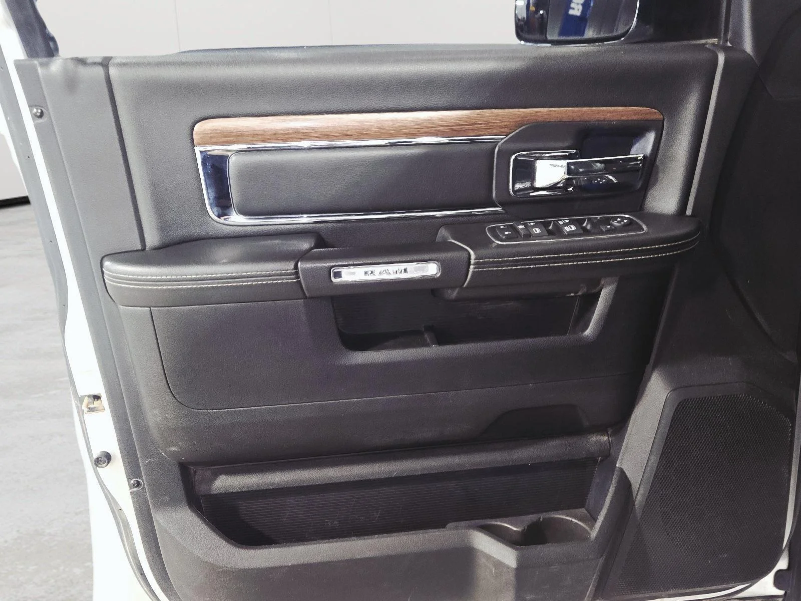 Used 2014 Bright Silver Metallic Clearcoat Ram Laramie image 11