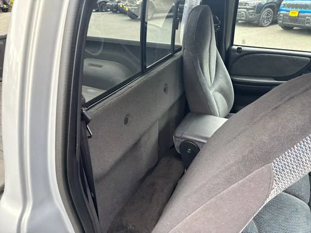 Used 1999 silver Dodge SLT image 10