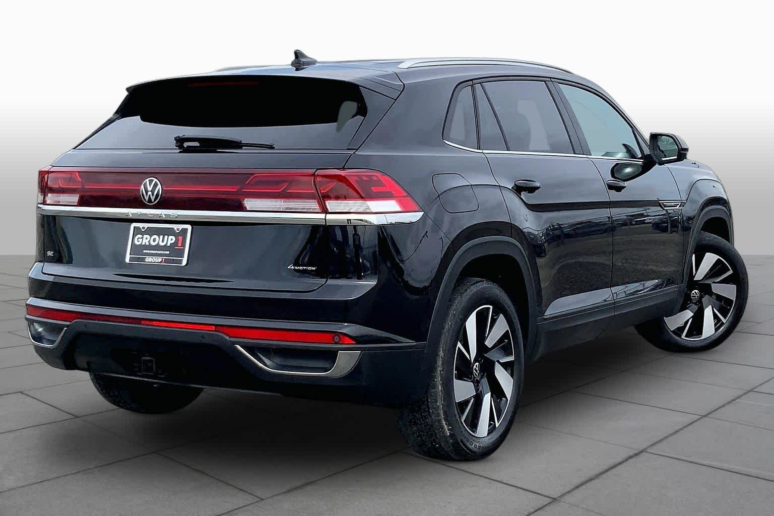 Used 2025 Deep Black Pearl Volkswagen 2.0T SE w/Technology image 13