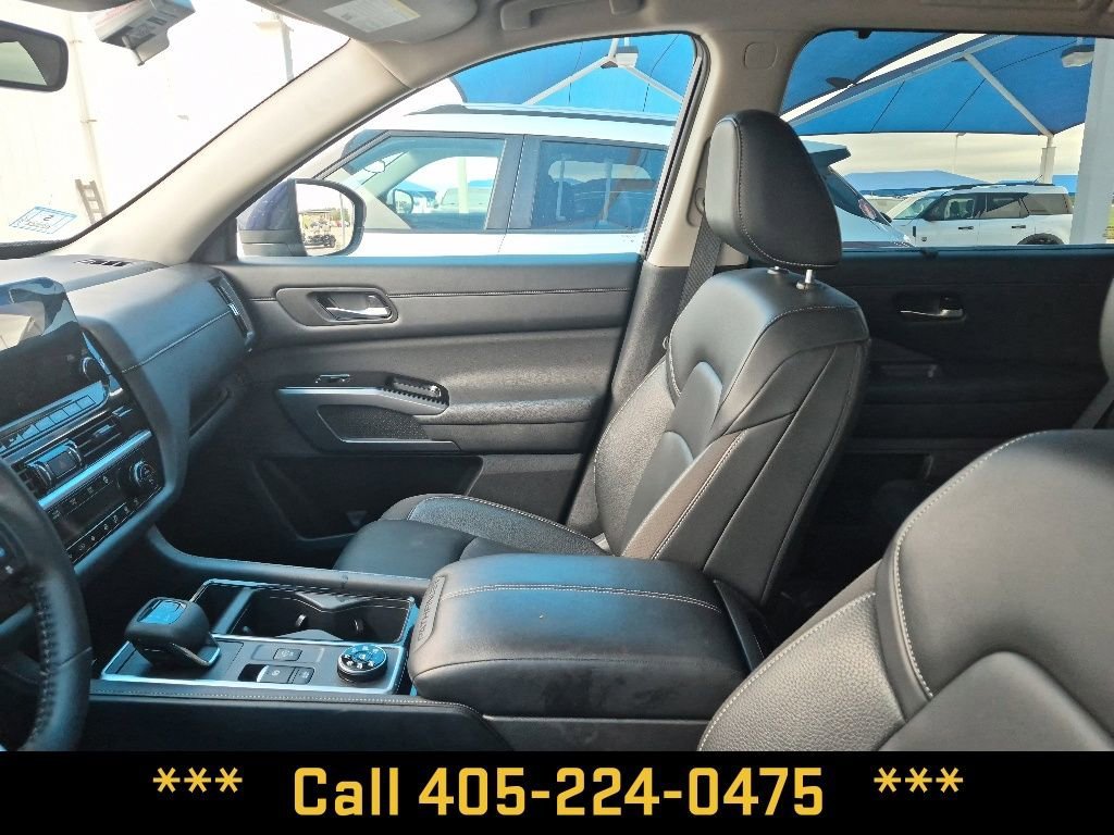 Used 2025  Nissan SL image 19