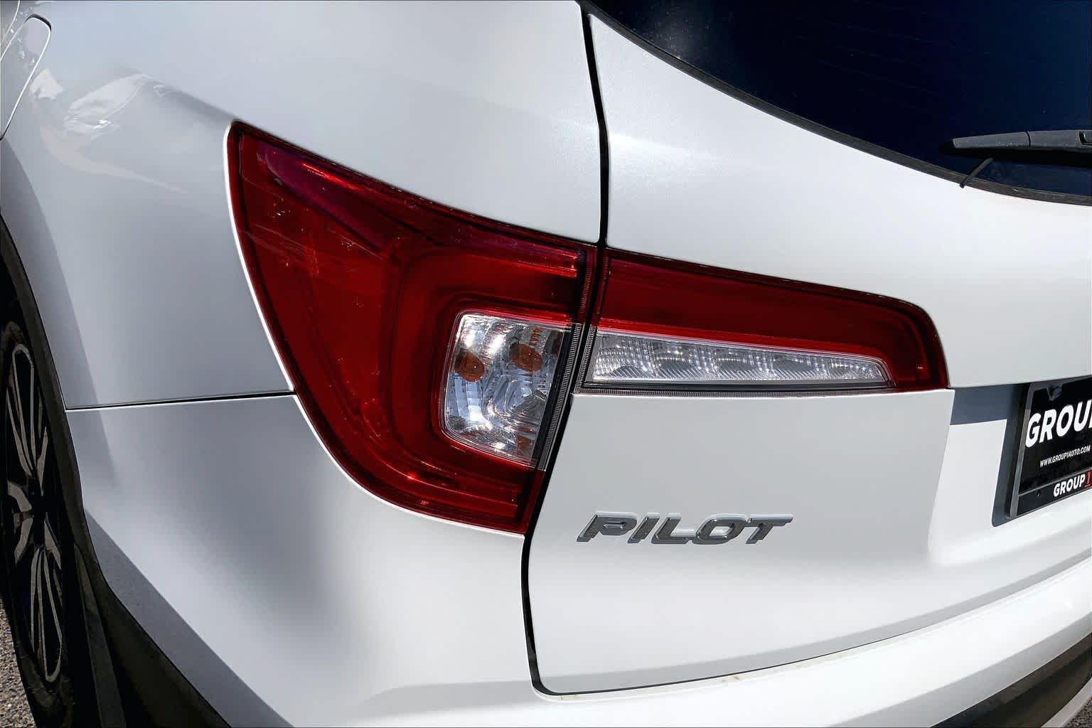 Used 2021 Platinum White Pearl Honda Touring 8-Passenger image 29