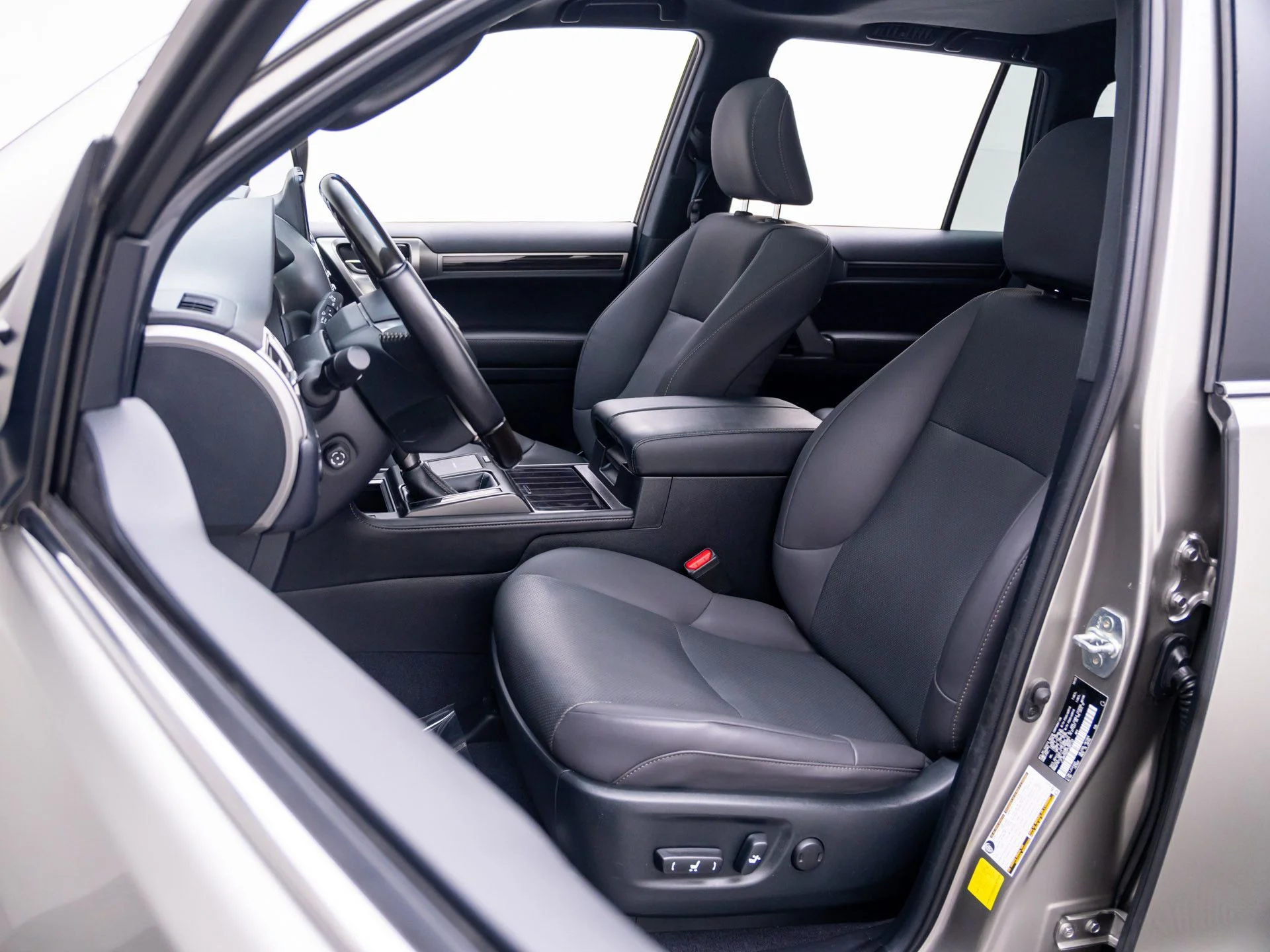Used 2023 Silver Lexus 460 image 16