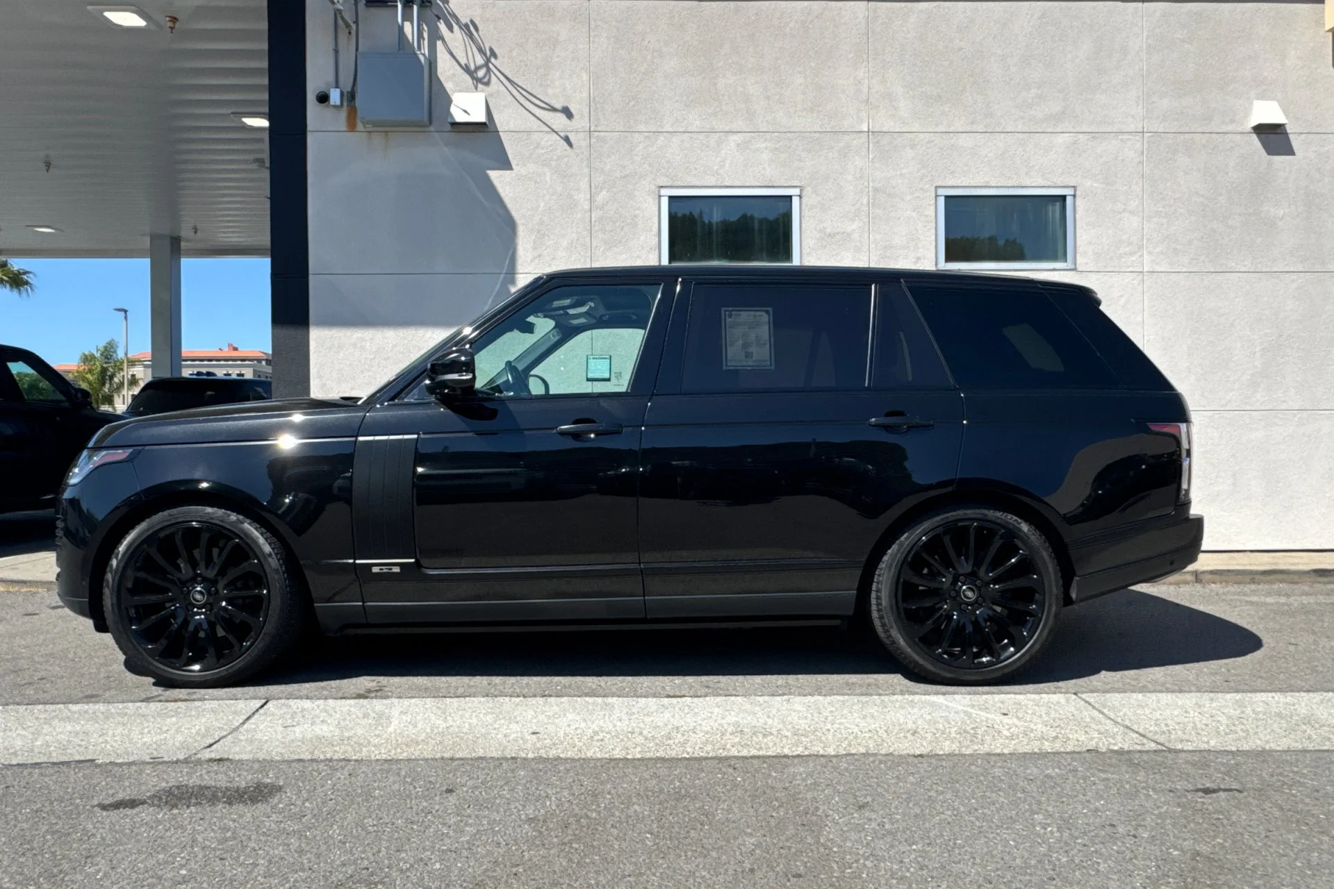 Used 2022 Black Land Rover Autobiography image 5