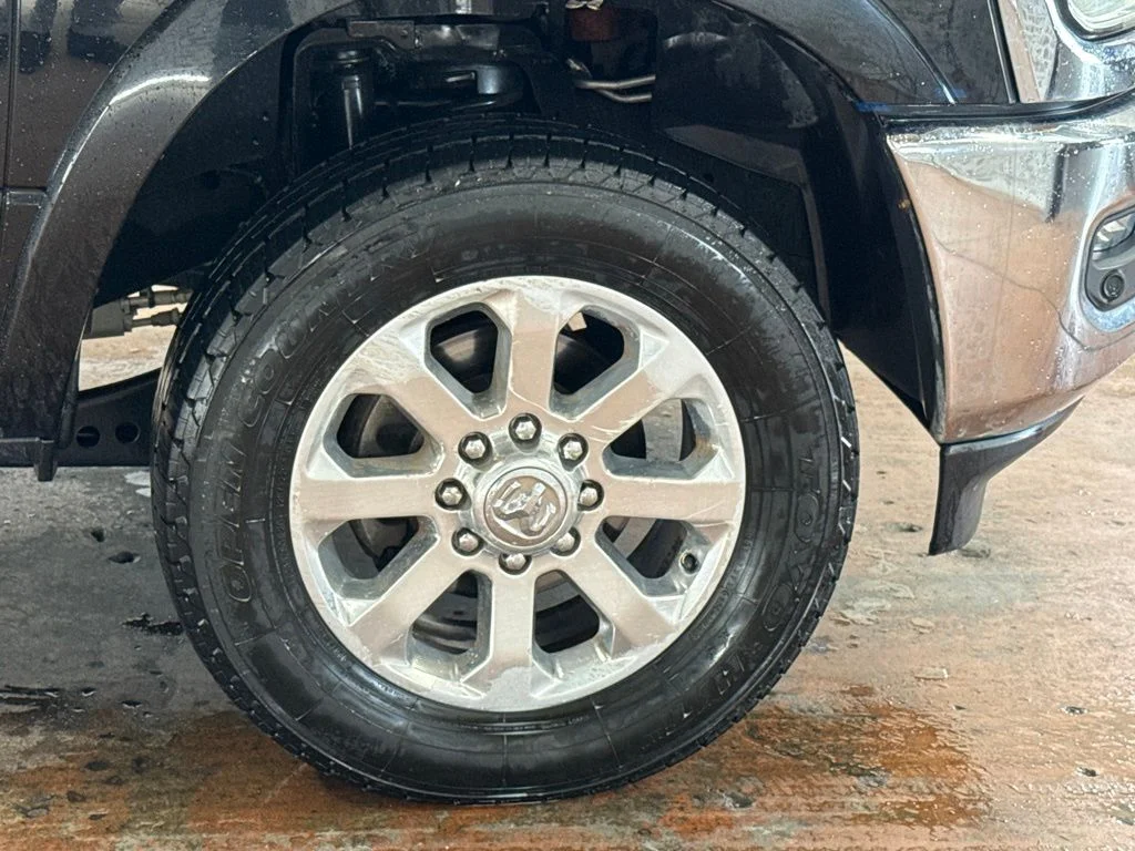 Used 2020 Diamond Black Crystal Pearlcoat Ram Laramie image 9
