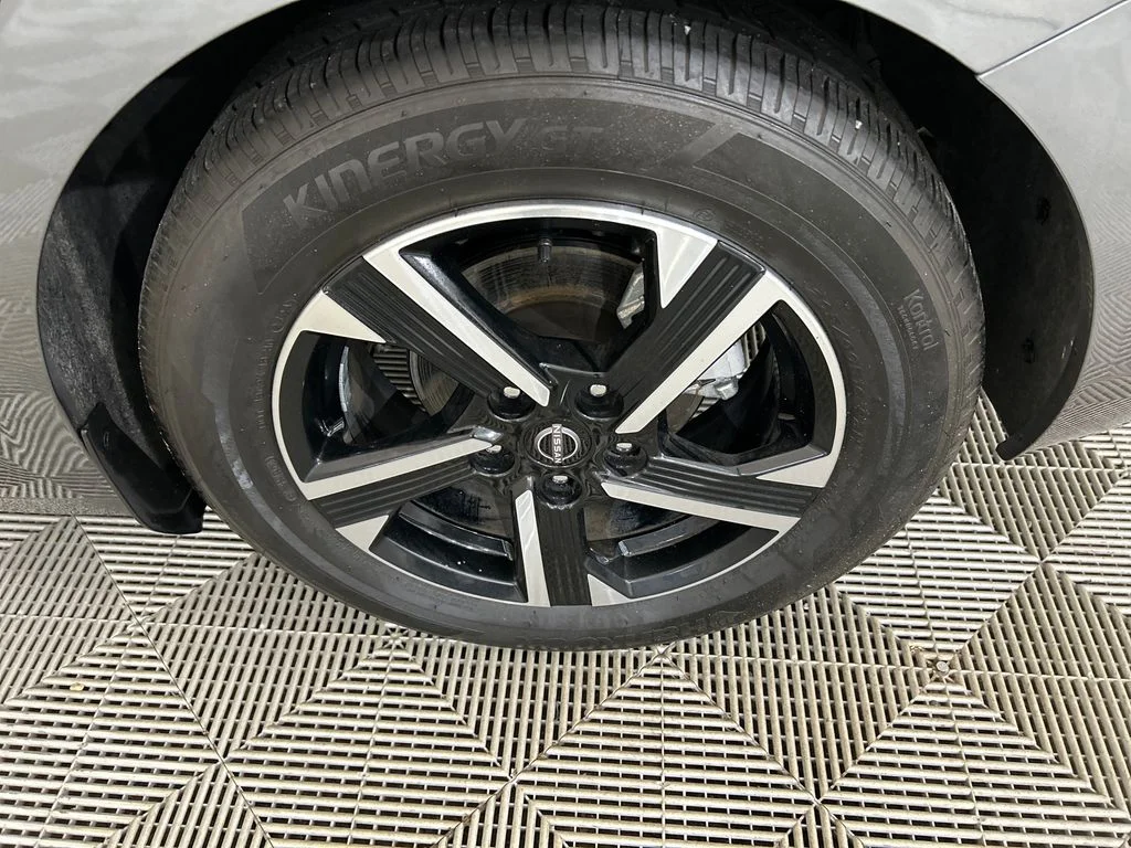 Used 2025 Gray Nissan SV image 10