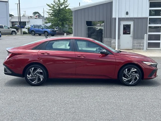 Used 2025 Red Hyundai SEL Sport image 14