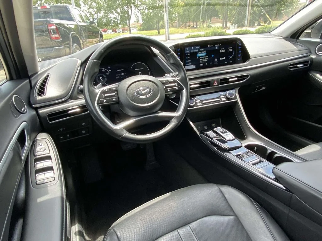 Used 2021 Silver Hyundai Limited image 15
