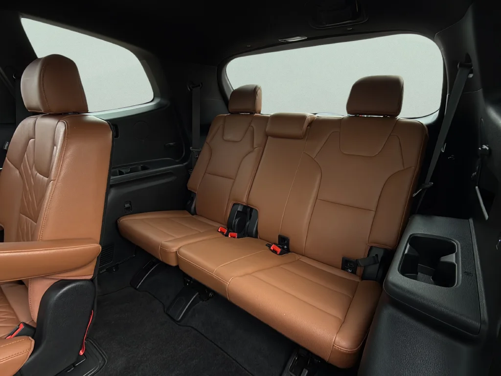 Used 2024 Wolf Gray Kia EX X-Line image 31