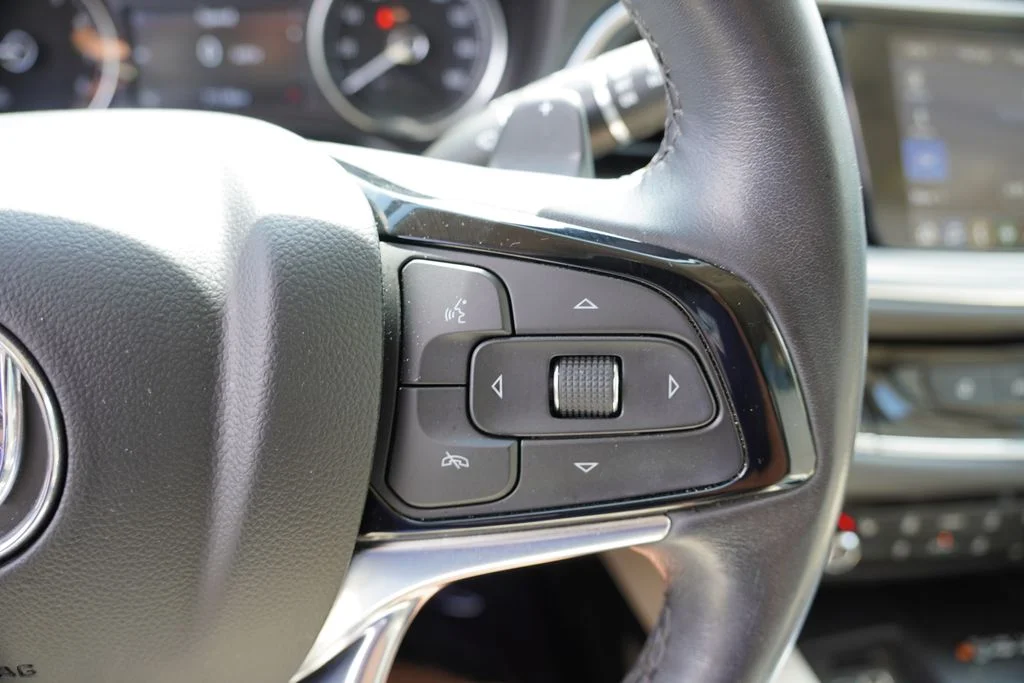 Used 2024 White Frost Tricoat Buick Essence image 34