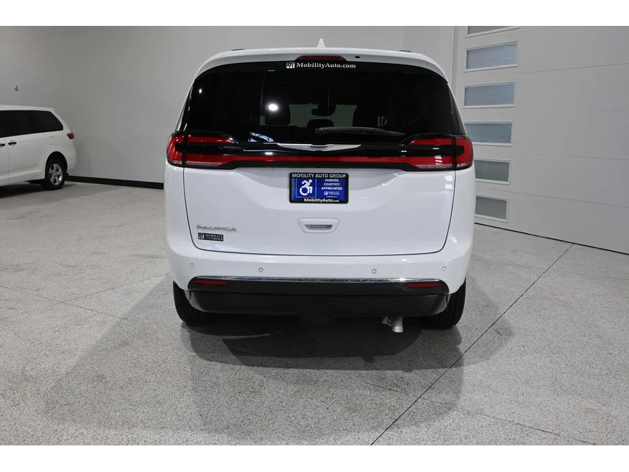 Used 2022 WHITE Chrysler Touring L Mobility Handicap Van image 7