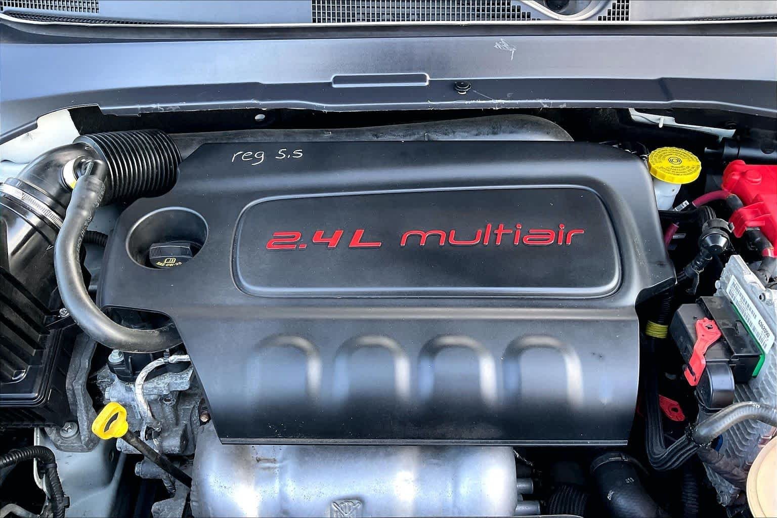 Used 2019 White Clearcoat Jeep Latitude image 28