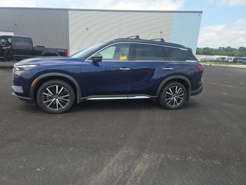 Used 2024 Blue INFINITI Autograph image 7