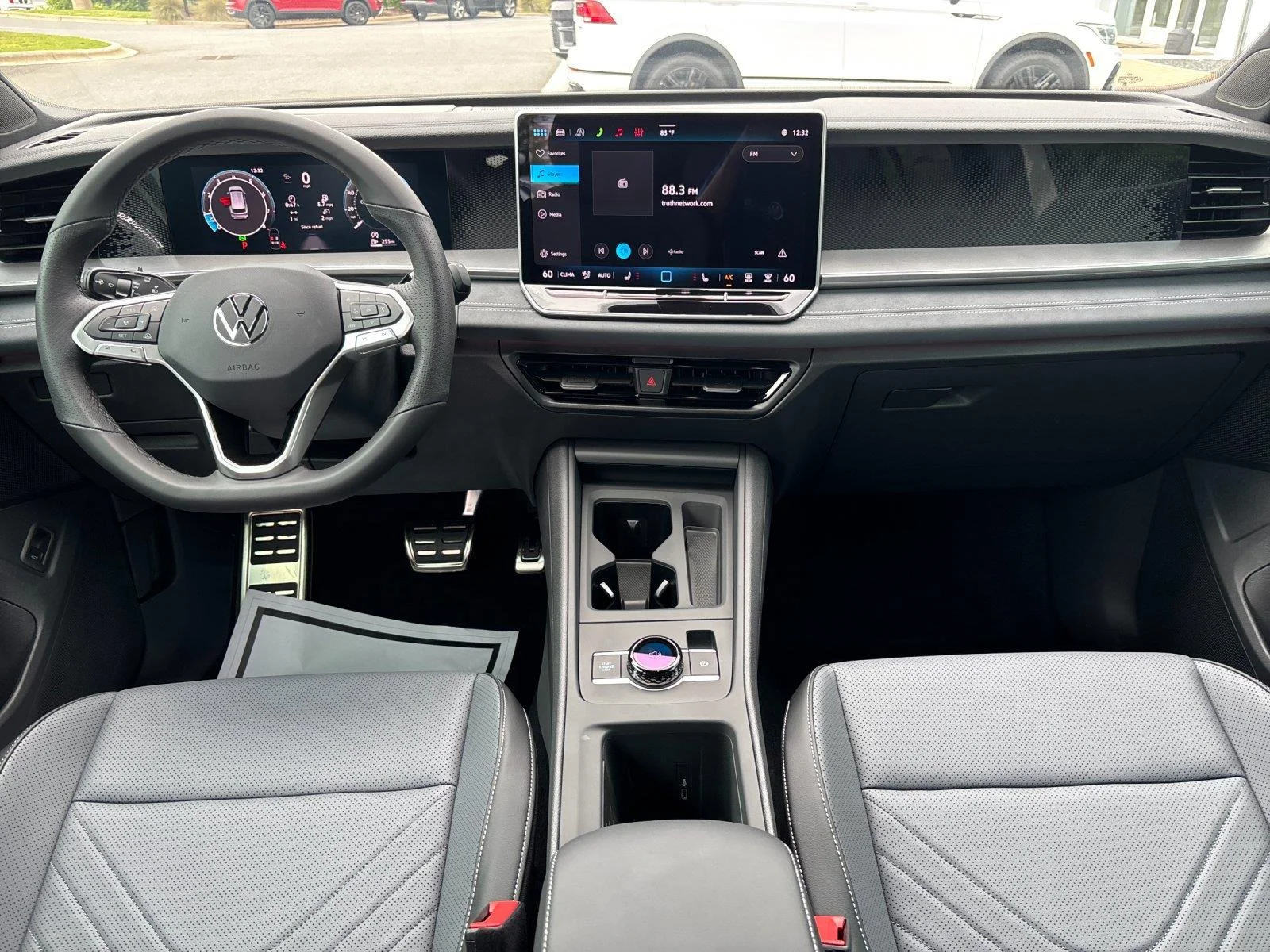 New 2026  Volkswagen SE R-Line Black image 34