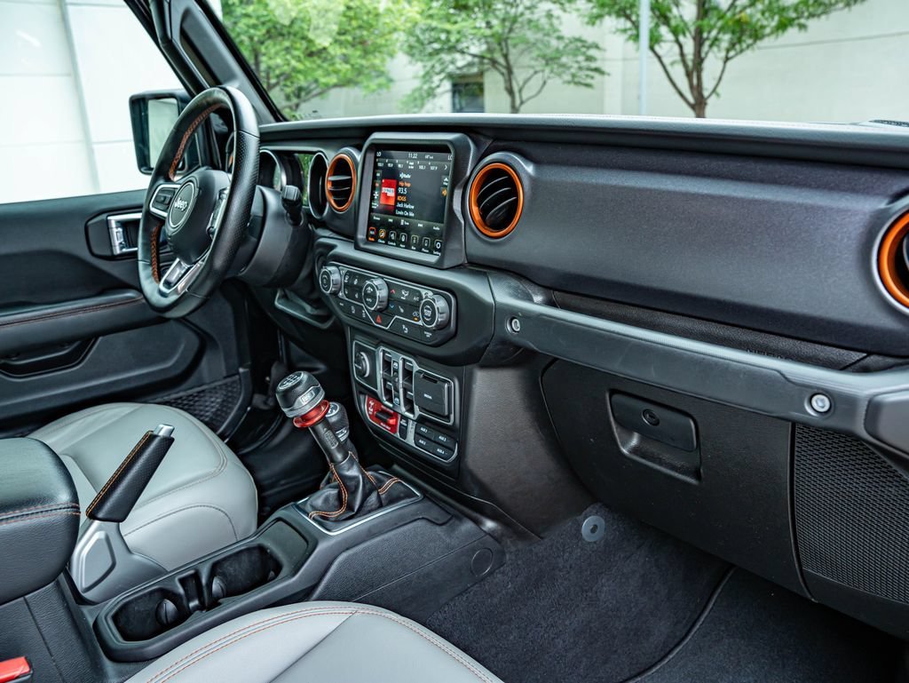 Used 2021 Black Clearcoat Jeep Mojave image 34