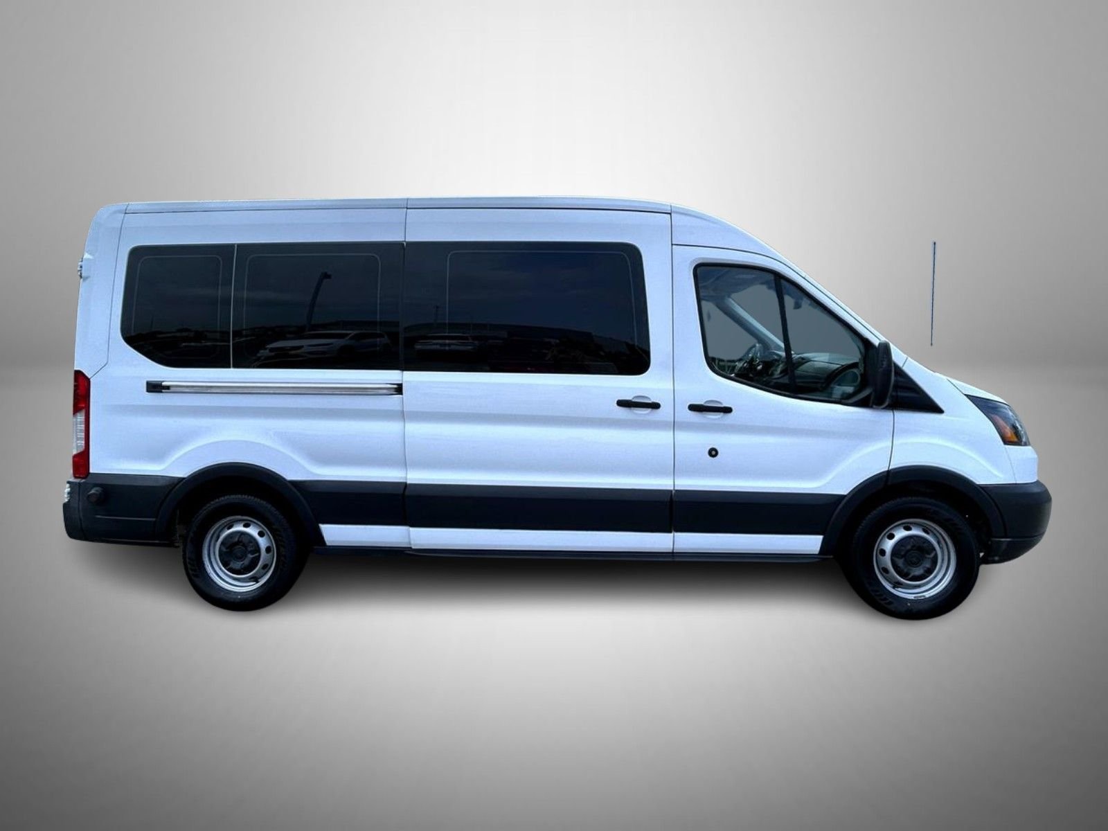 Used 2018 White Ford XL image 4