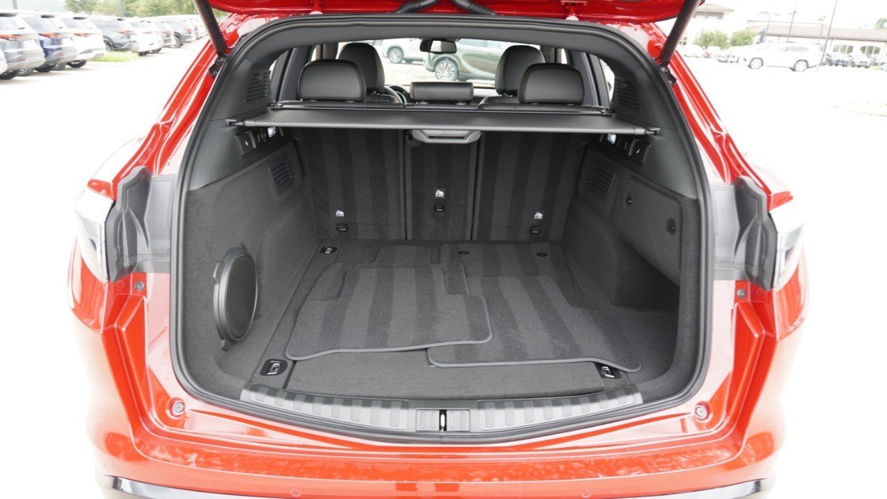 Used 2025 Red Alfa Romeo Intensa image 38