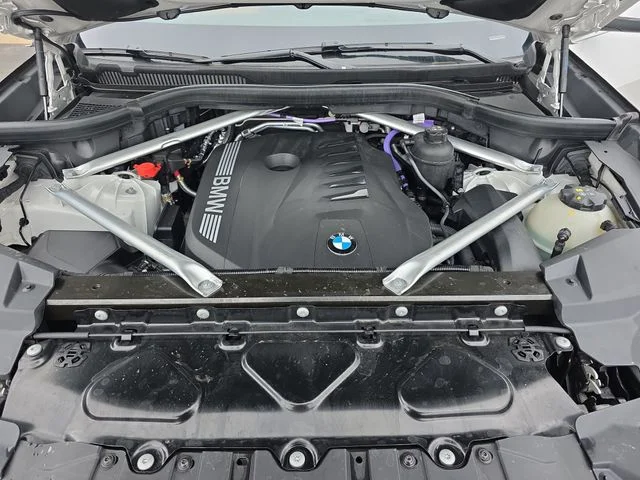 Used 2025 White Metallic BMW xDrive40i image 31
