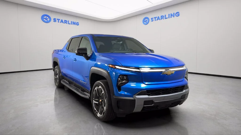 Used 2025 Riptide Blue Metallic Chevrolet LT - Extended Range image 14