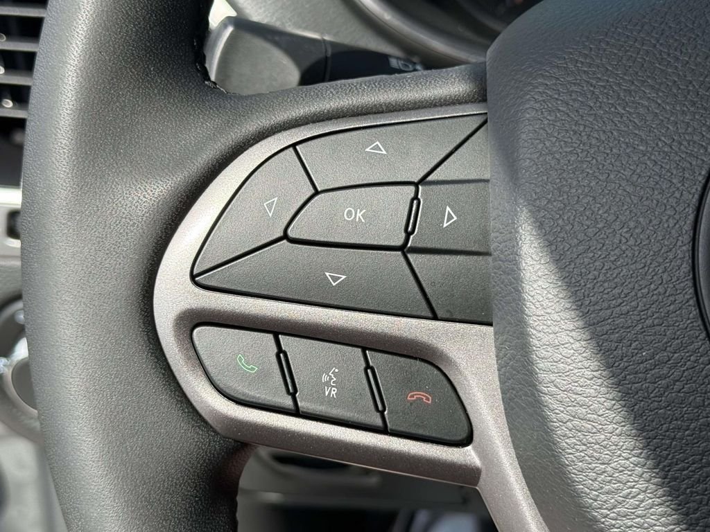 Used 2021 White Jeep Latitude Lux image 23