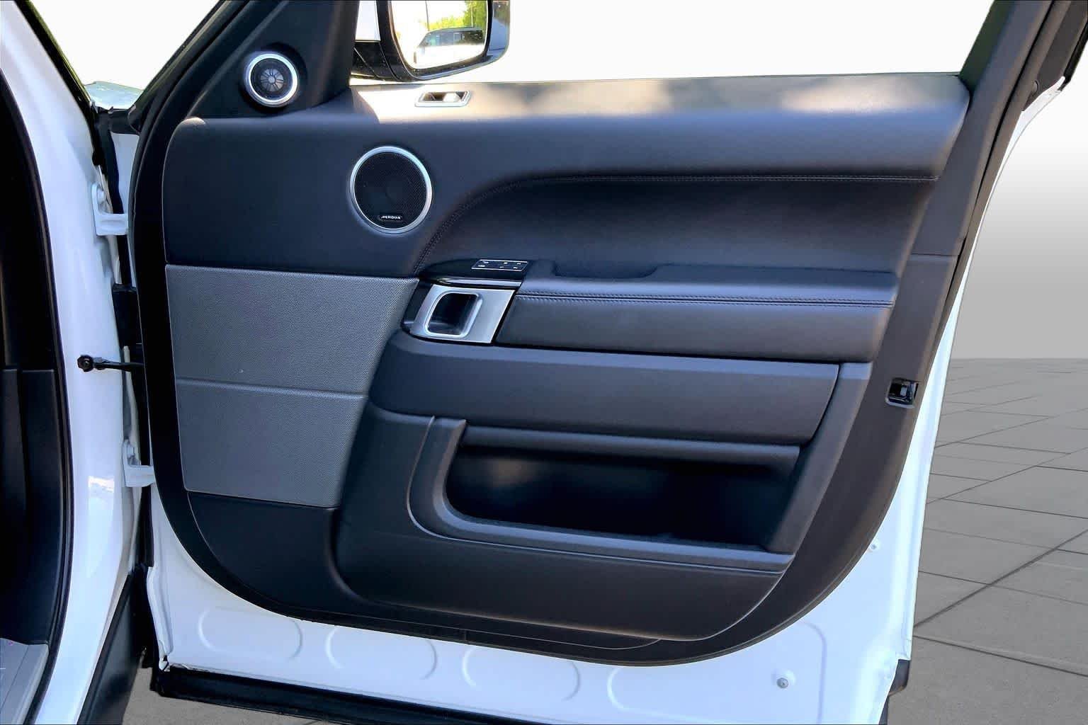 Used 2018 Fuji White Land Rover HSE image 22