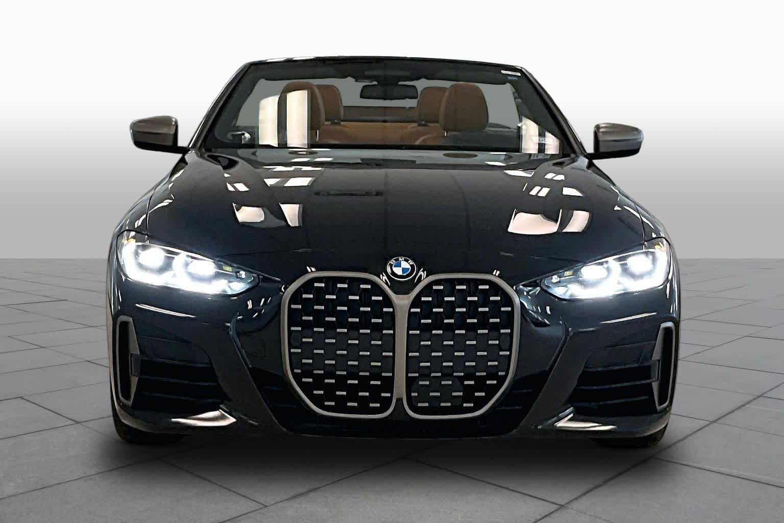 Used 2022 Black Sapphire Metallic BMW M440i image 3