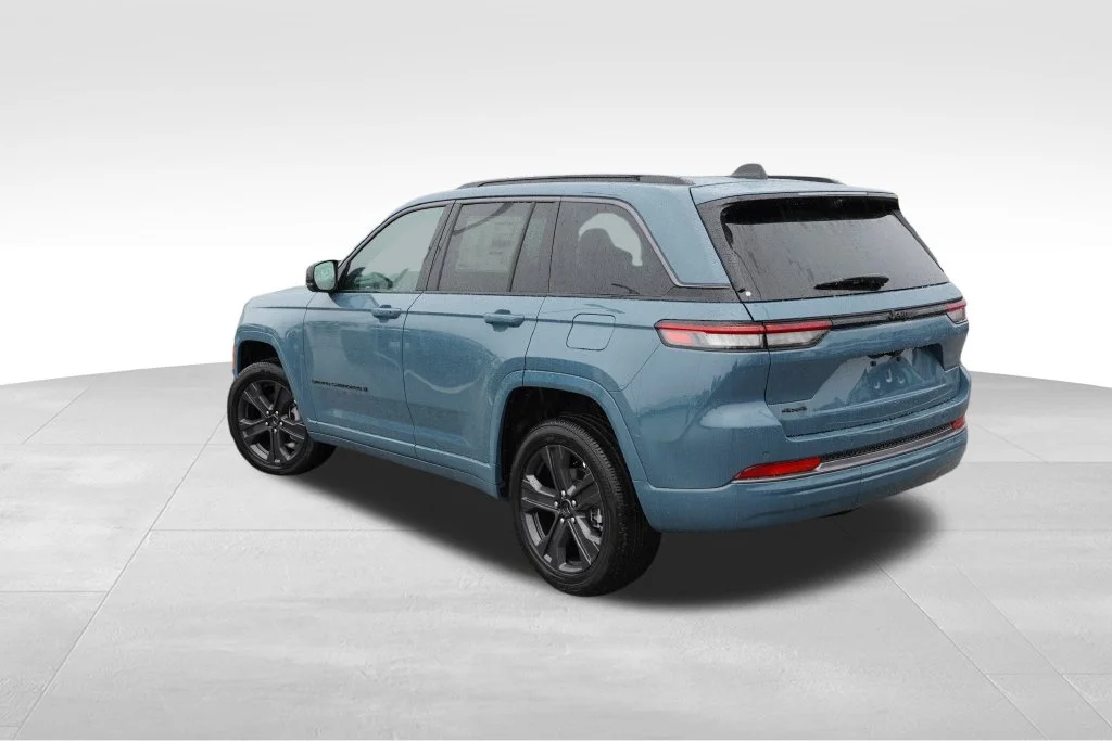 New 2027 Steel Blue Paint Jeep Limited Reserve image 5