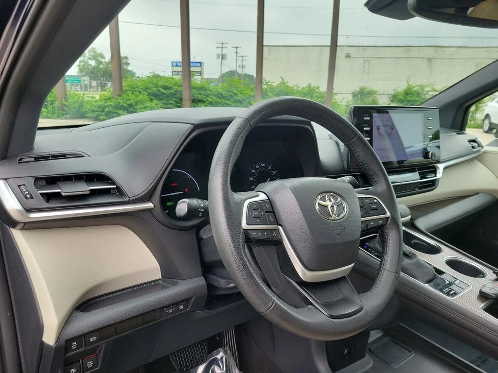 Used 2023  Toyota XLE image 22