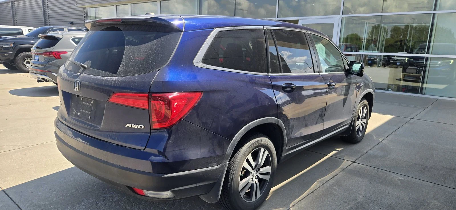 Used 2018 Black Honda EX-L image 3