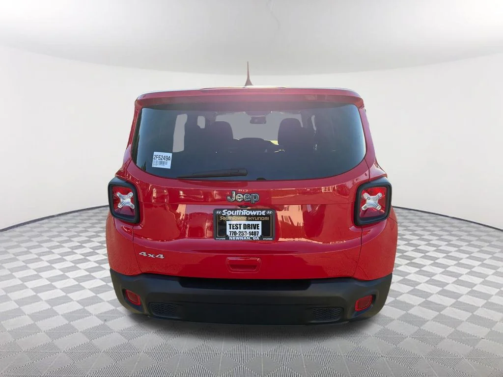 Used 2023 Red Jeep Latitude image 6