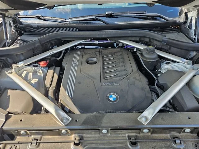 Used 2021 White BMW xDrive40i image 20