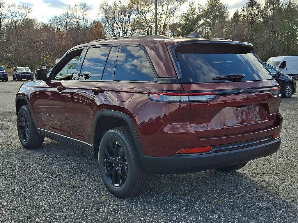 New 2025 Velvet Red Pearl-Coat Exterior Paint Jeep Altitude X image 6