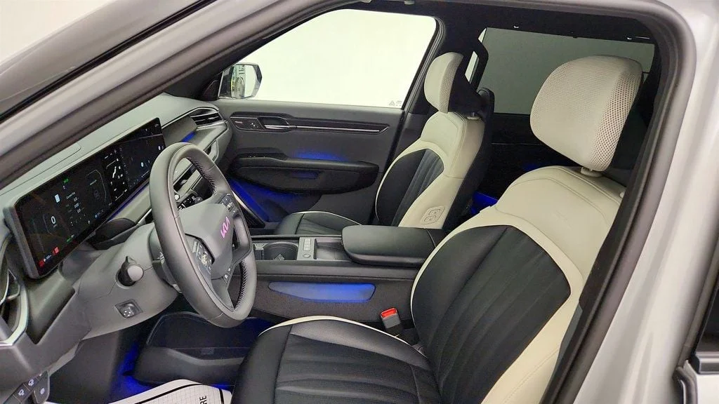 Used 2026 Wolf Gray/Ebony Black Roof Kia GT-Line AWD w/ Relaxation Package image 18