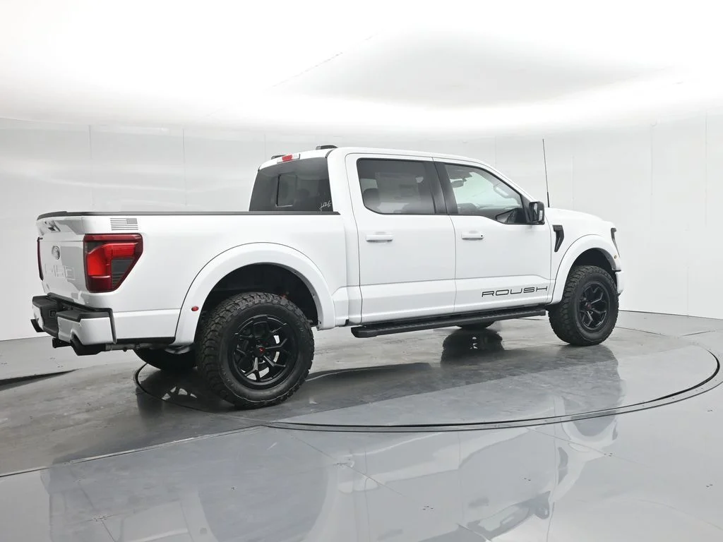 New 2025 Oxford White Ford XLT image 31